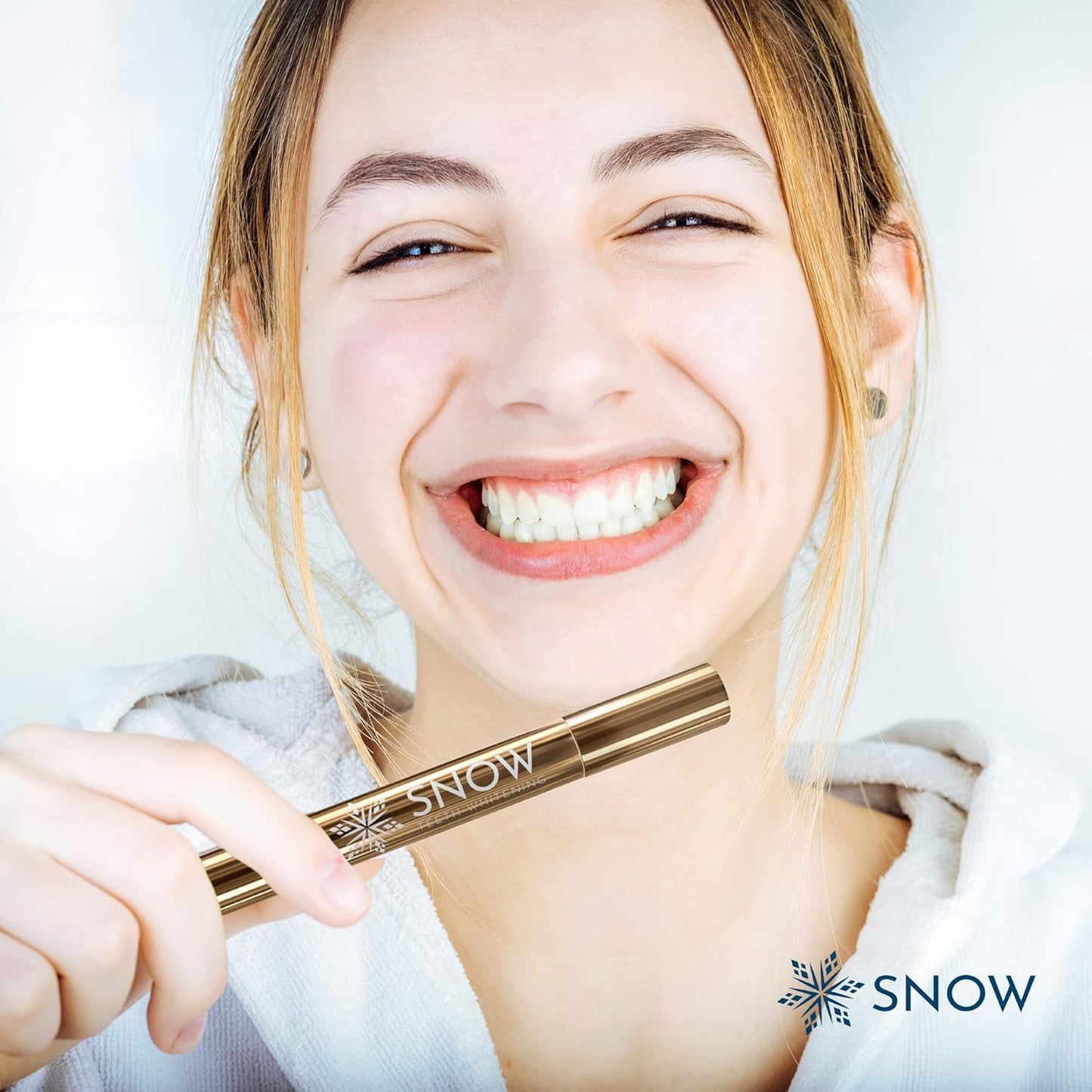 Snow Extra-Strength Teeth Whitening Pen, Enamel-Safe Tooth Whitening Pen for Sensitive Teeth, Teeth Whiteners for Oral Care, Stain Remover for Teeth That Visibly Whitens Tooth up to 8 Shades - 1 Pack